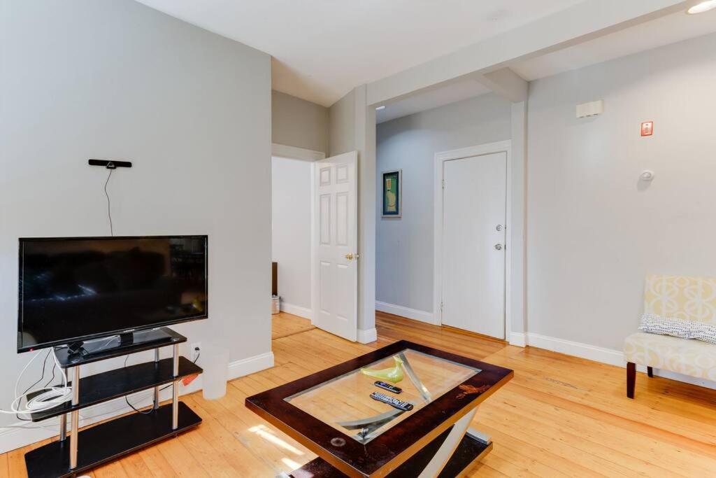 New! Boston Condo Near Mbta, 3Mi To Fenway ! Bagian luar foto